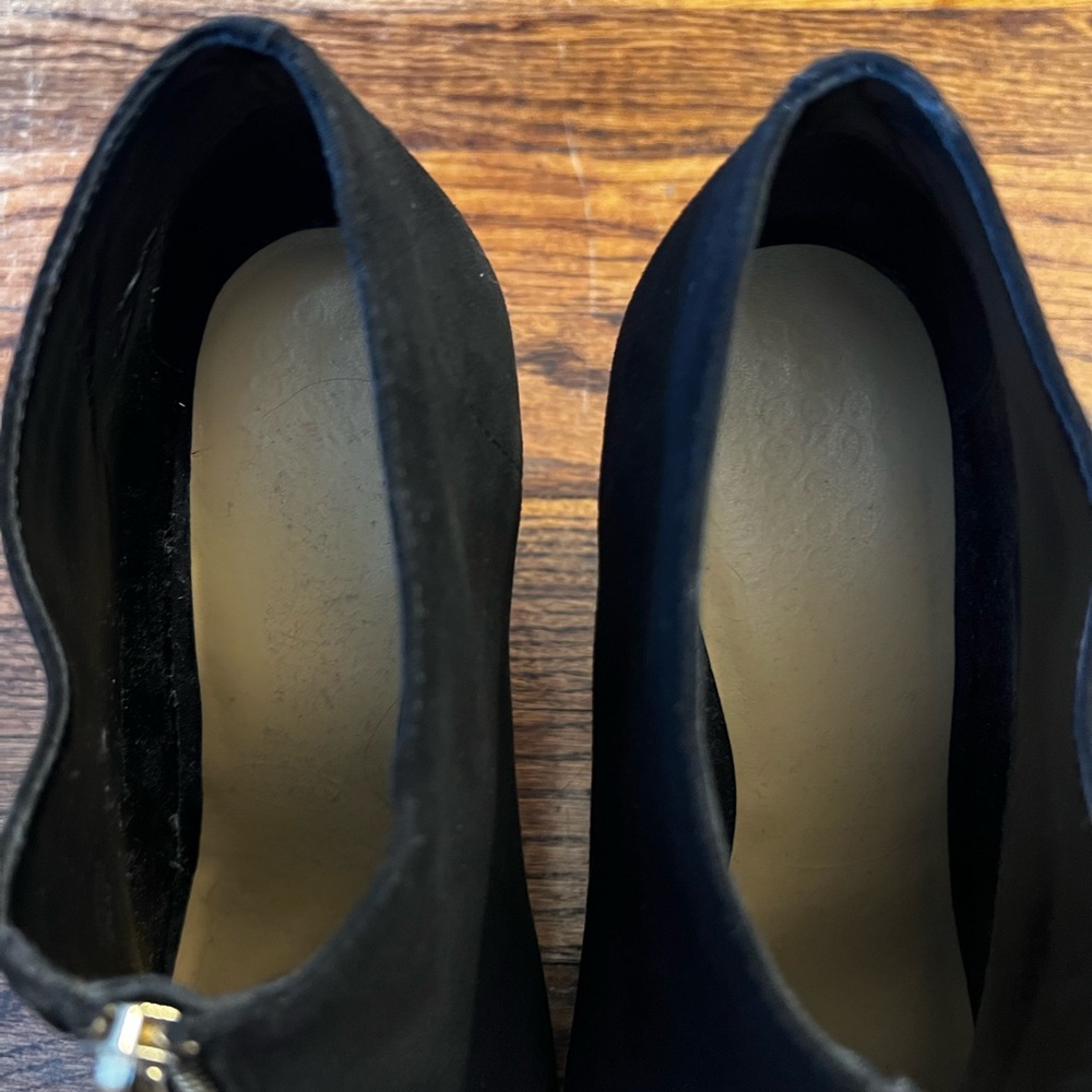 Ann Taylor size 8.5 Black Peep-Toe bootie - Picture 6 of 6